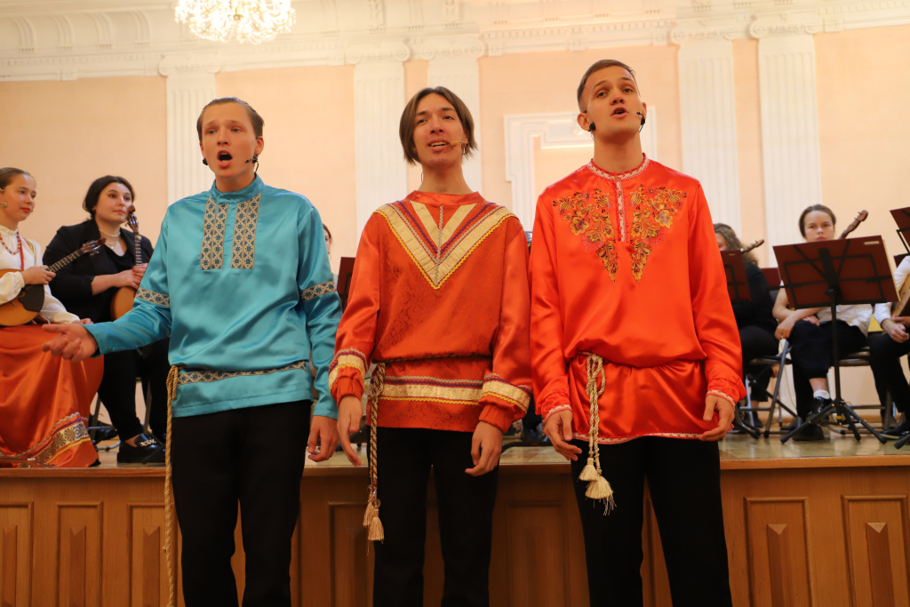 "В кругу друзей" поздравили ветеранов-преданных друзей Детской филармонии